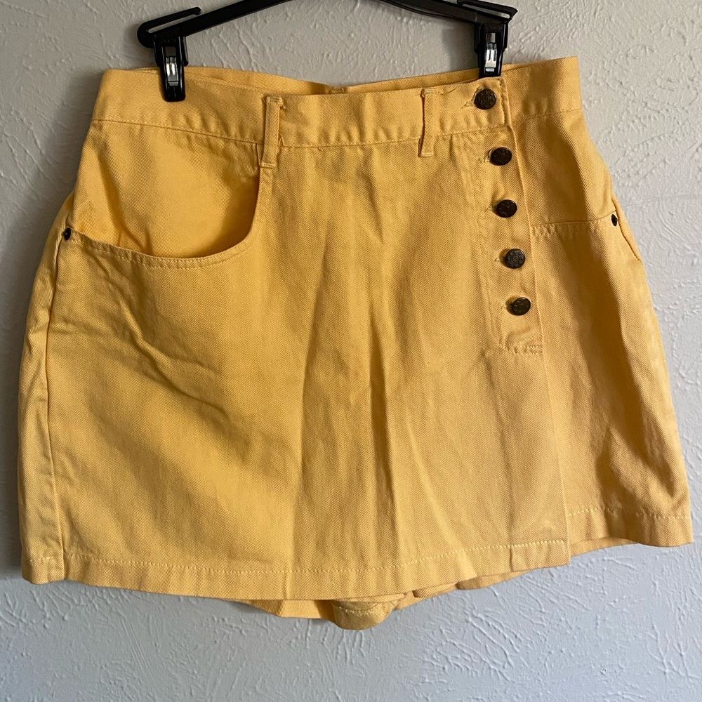 Vintage size 14 Diana Marco yellow denim button skort 100% cotton. Mellow yellow